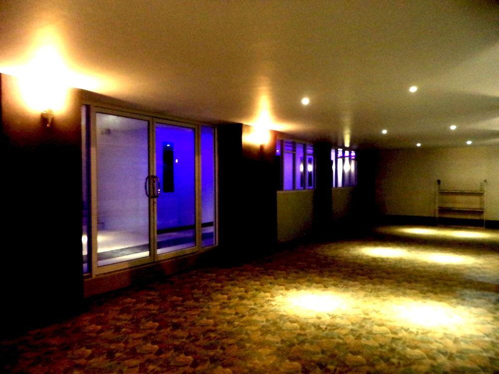 Hotel The Avail Phra Nakhon Si Ayutthaya Esterno foto