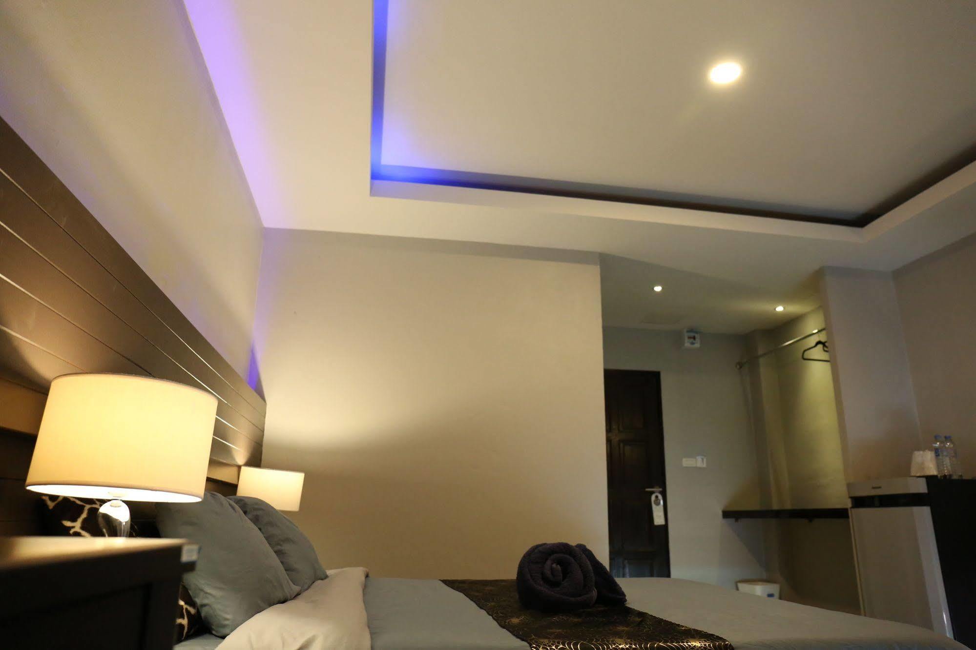 Hotel The Avail Phra Nakhon Si Ayutthaya Esterno foto