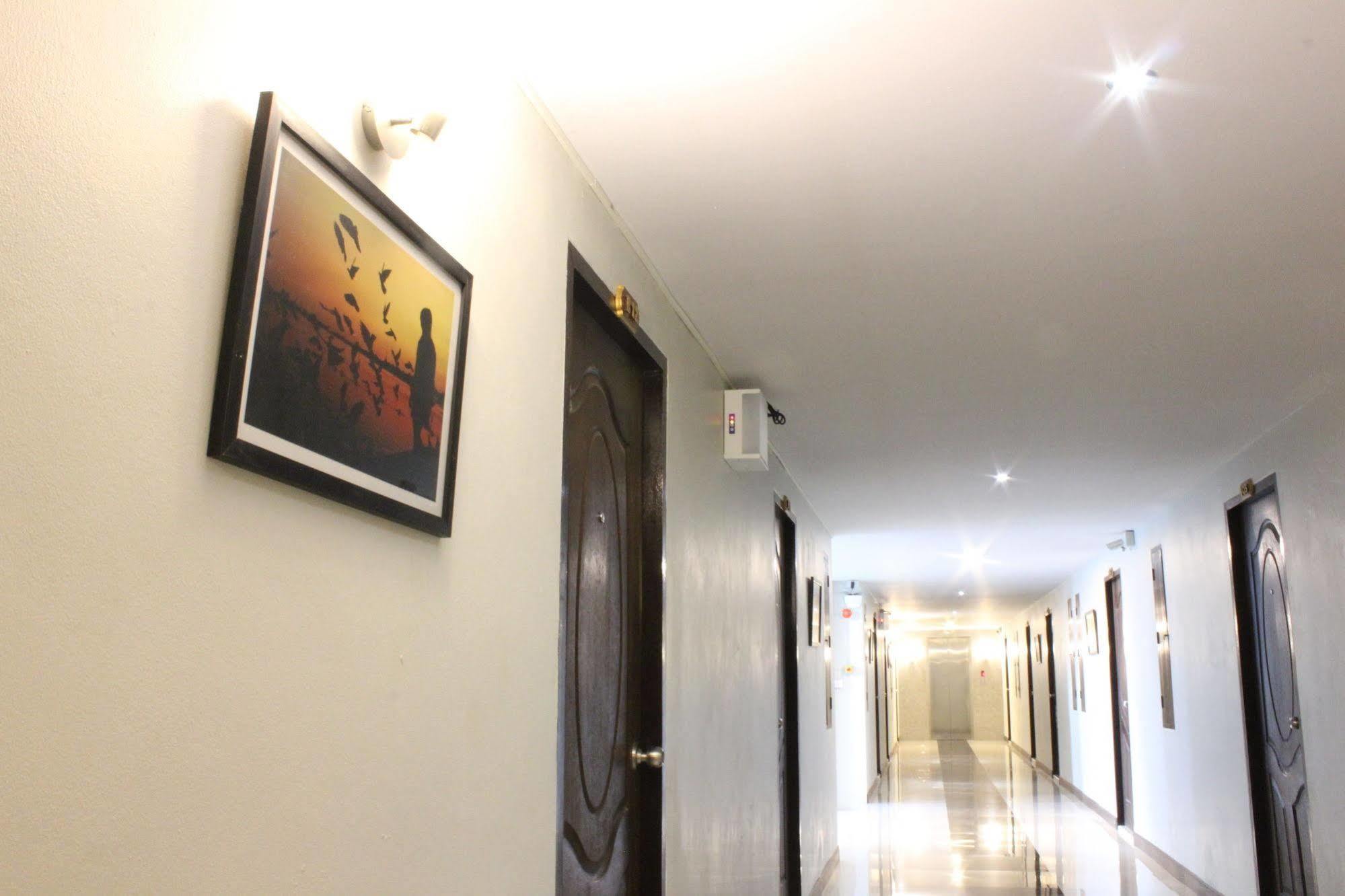 Hotel The Avail Phra Nakhon Si Ayutthaya Esterno foto